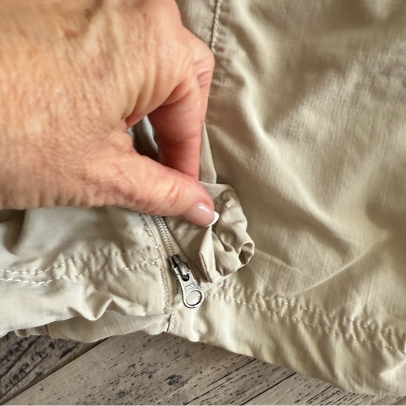 COLUMBIA Saturday trail pant convertible Cargo Pants shorts size 2 short Tan - Picture 3 of 16